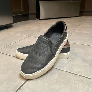 UGG LEATHER SLIP ON SNEAKER